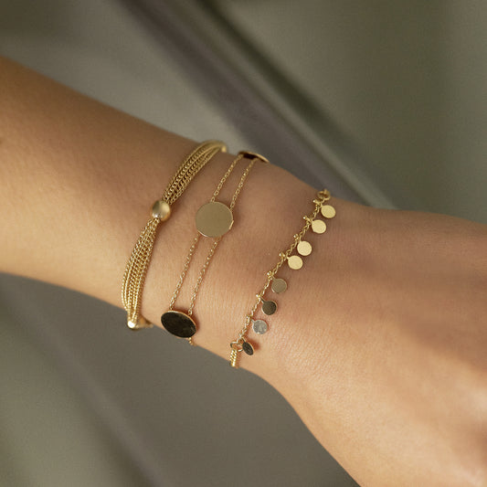 Elegantes goldenes Armband